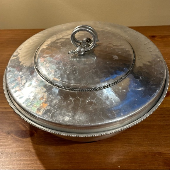 BW Buenilum Aluminum Round Covered Serving Dish - Picture 1 of 8